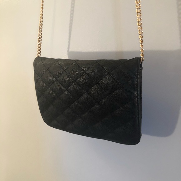 Forever 21 Handbags - 📦5/$20 Forever 21 quilted crossbody bag